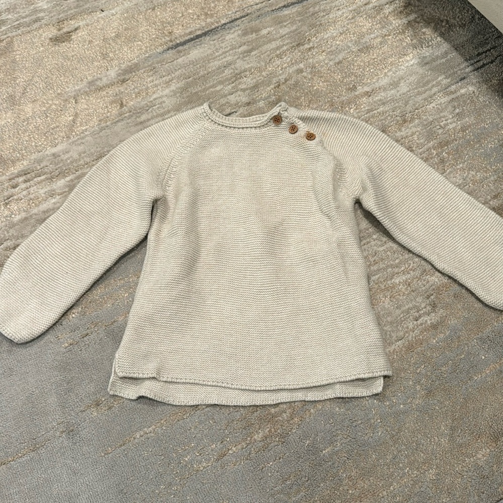 Zara cream sweater with working buttons. Size 2-3. Great condition!